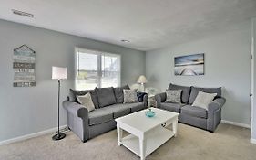 Sunny Norfolk Duplex - Walk To Lake And Beach!
